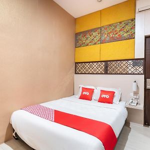 Super Oyo Flagship 91863 Metro House
